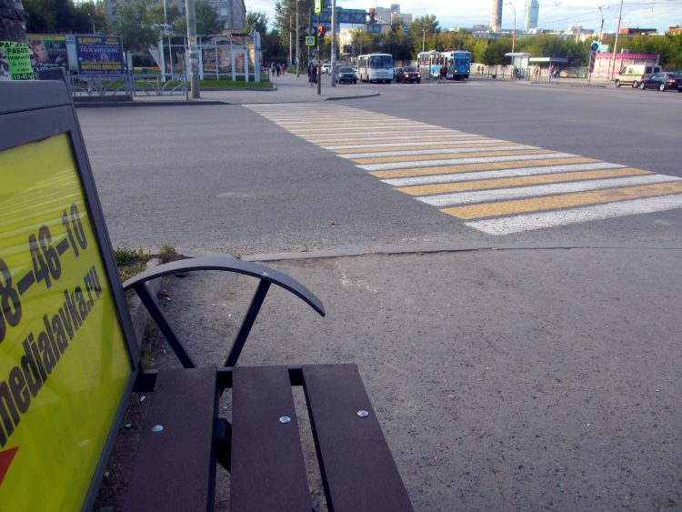 Лавочки возле перехода — это гениально
